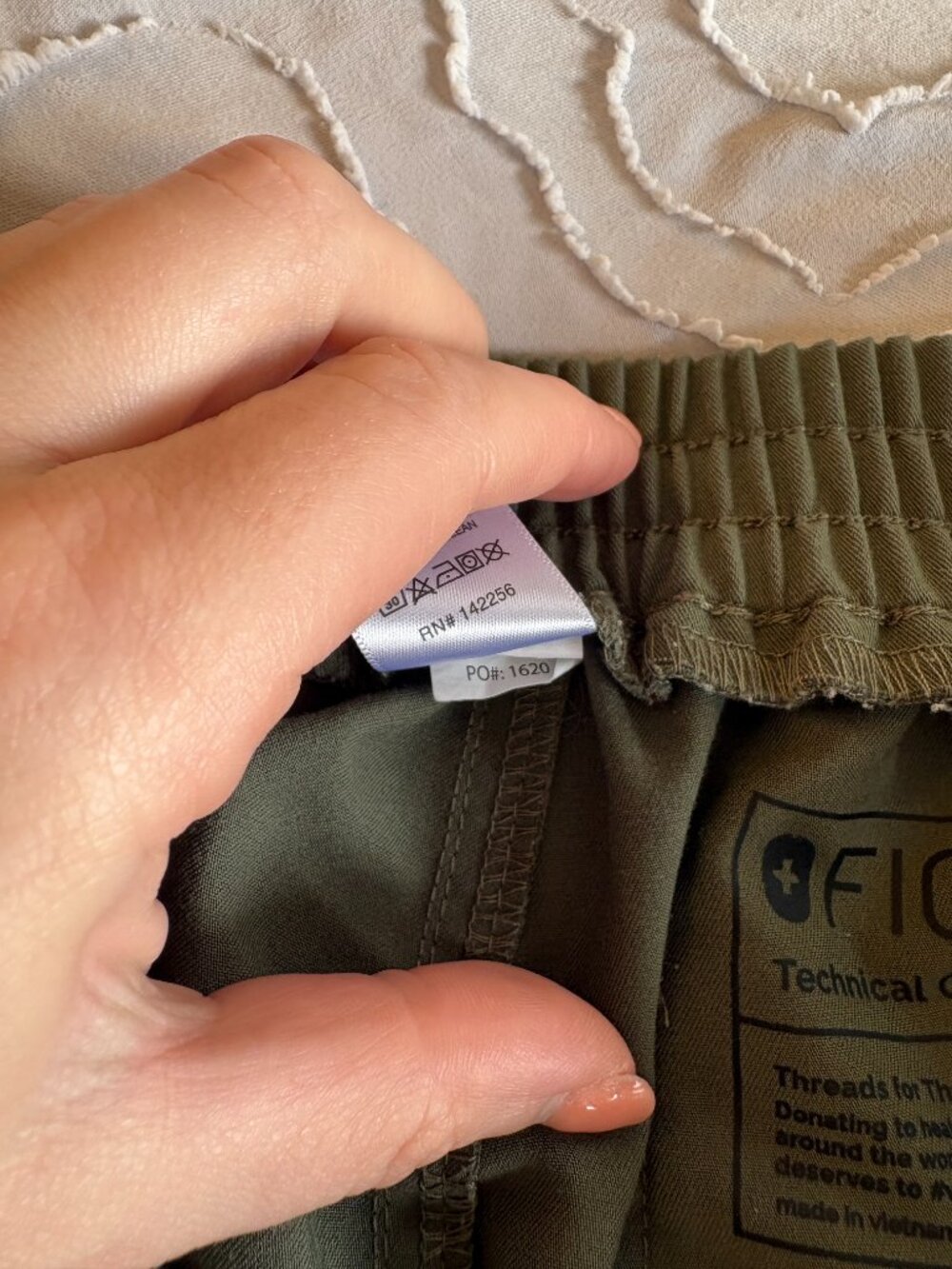 WORN ONCE Figs Yola Skinny Scrub Pants - Moss Green - Picture 4 of 5